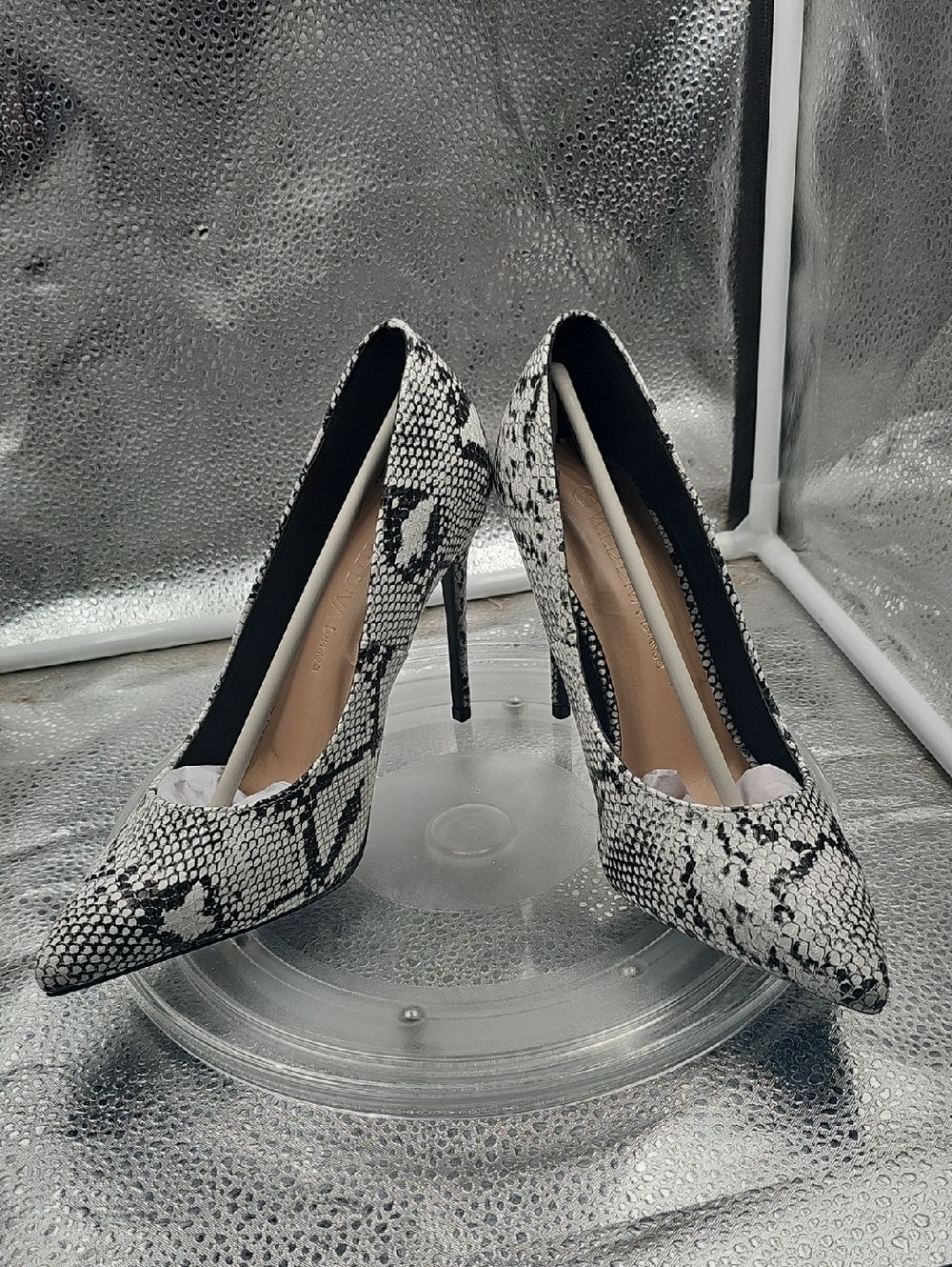 R Black And White Snake Pu Wild Diva heels Size 6 1/2 - Picture 9 of 13